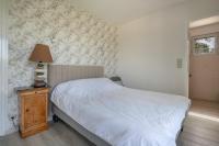 a bedroom with a bed and a lamp on a table at Deconnexion et detente sur la Presqu ile de Rhuys in Le Tour-du-Parc