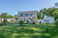 an image of a house with a yard at Deconnexion et detente sur la Presqu ile de Rhuys in Le Tour-du-Parc