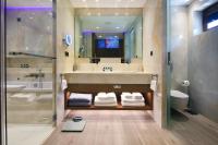 Nana Princess Suites Villas & Spaにあるバスルーム