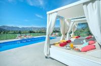 Bazén v ubytování Owl Booking Villa Siquier - Luxury Retreat with Mountain Views nebo v jeho okolí