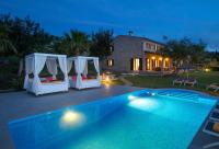 Bazén v ubytování Owl Booking Villa Siquier - Luxury Retreat with Mountain Views nebo v jeho okolí