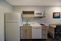 WoodSpring Suites Hermitage - Nashville Airportにあるキッチンまたは簡易キッチン