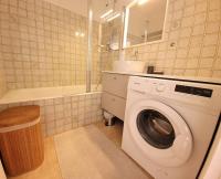 a bathroom with a washing machine and a tub at Bien-être &amp; Panorama - Les Gîtes de la Côte d&#39;Amour in Le Croisic