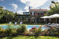 Basen w obiekcie Villa Mirella Beach lub w pobliżu