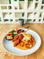 ホテルの敷地内または近くでの食事または食べ物
