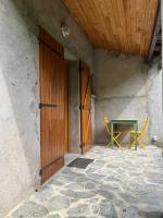 a door to a building with a table next to it at Corte Appartement T2 en résidence privée in Corte