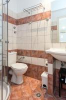 A bathroom at Ariti Apartments