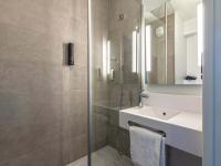Kúpeľňa v ubytovaní B&B HOTEL Landerneau Bois Noir