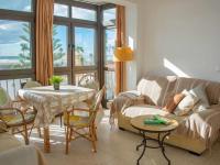 Posezení v ubytování Casa Nena Apartamento en Conil a 150m de la playa con vistas al mar