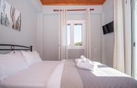 A bed or beds in a room at SOHORO Forest Hill Apartment by "elite"