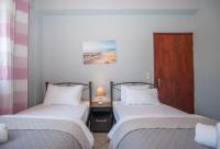 A bed or beds in a room at SOHORO Forest Hill Apartment by "elite"