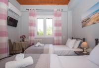 A bed or beds in a room at SOHORO Forest Hill Apartment by "elite"