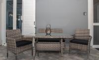 A seating area at SOHORO Forest Hill Apartment by "elite"