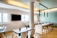 Televízia a/alebo spoločenská miestnosť v ubytovaní B&B Hotel Salzburg-Nord