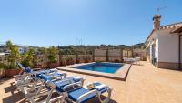 Bazén v ubytování Villa Medina Torrox by Ruralidays nebo v jeho okolí
