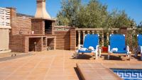 Bazén v ubytování Villa Medina Torrox by Ruralidays nebo v jeho okolí