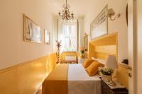 Posteľ alebo postele v izbe v ubytovaní Cozy and Chic Suite near Campo de Fiori