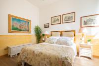 Posteľ alebo postele v izbe v ubytovaní Cozy and Chic Suite near Campo de Fiori