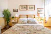 Posteľ alebo postele v izbe v ubytovaní Cozy and Chic Suite near Campo de Fiori