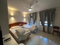 Posteľ alebo postele v izbe v ubytovaní Hostal la Embajada
