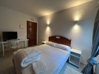 Posteľ alebo postele v izbe v ubytovaní Hostal la Embajada