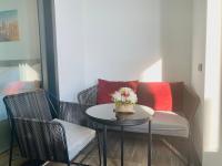 Posezení v ubytování Edge Central Pattaya Vip Condo
