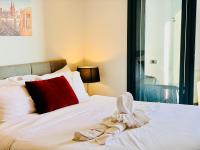Postel nebo postele na pokoji v ubytování Edge Central Pattaya Vip Condo