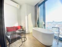 Posezení v ubytování Edge Central Pattaya Vip Condo