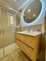 Koupelna v ubytování Holidays2Malaga Lebrija 3 bedroom & Terrace & Parking & Smart TV