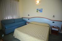 A bed or beds in a room at Hotel La Scogliera