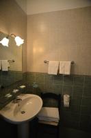 A bathroom at Hotel La Scogliera