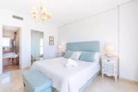 Postel nebo postele na pokoji v ubytování Spectacular Two Floor Penthouse Marbella City Centre