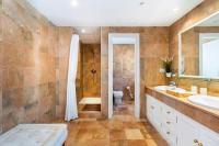 Koupelna v ubytování Spectacular Two Floor Penthouse Marbella City Centre