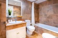 Koupelna v ubytování Spectacular Two Floor Penthouse Marbella City Centre