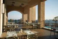 En restaurant eller et andet spisested på Secrets Sunny Beach Resort and Spa - Premium All Inclusive - Adults Only