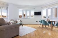 Televízia a/alebo spoločenská miestnosť v ubytovaní Atocha FreshApartments