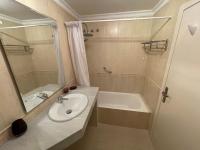 A bathroom at Green I