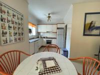 A kitchen or kitchenette at Green I