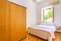 Posteľ alebo postele v izbe v ubytovaní mondello sea view beach apartment