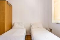 Posteľ alebo postele v izbe v ubytovaní mondello sea view beach apartment