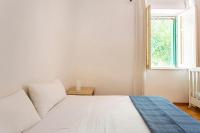 Posteľ alebo postele v izbe v ubytovaní mondello sea view beach apartment