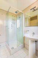 Kúpeľňa v ubytovaní mondello sea view beach apartment