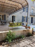 a bed in the courtyard of a house at domaine de Capoulade in Narbonne
