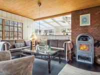 Posezení v ubytování Holiday Home Felicity - 450m from the sea by Interhome