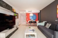 Posezení v ubytování Puerto Banús, Edificio Tembo, 2 bedroom apartment, parking and pool
