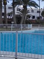 Bazén v ubytování Alojamientos Playa Centro Corralejo 6 nebo v jeho okolí