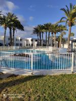 Bazén v ubytování Alojamientos Playa Centro Corralejo 6 nebo v jeho okolí