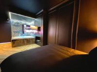 Cama ou camas em um quarto em myinsolite-l&#39;onyx