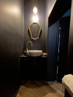 Um banheiro em myinsolite-l&#39;onyx