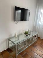 TV a/nebo společenská místnost v ubytování APARTAMENTOS TURÍSTICOS, PONCE DE LEÓN, Deluxe